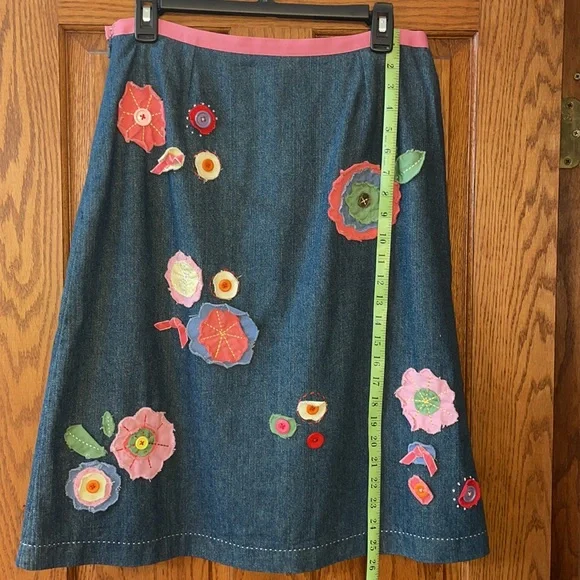 Classic BODEN skirt 8 denim with FABULOUS appliqué accents EXCELLENT condition - Picture 6 of 15